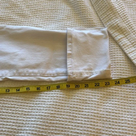 Kut from the Kloth white cropped Jeans. Cameron straight leg. Mid rise - Picture 11 of 14